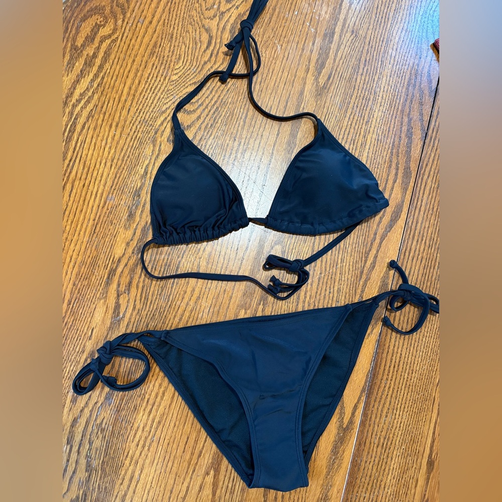 Black string bikini